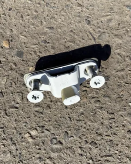 GM 15206082 Left Lower Rear Tailgate Hinge (COMPLETE WITH HARDWARD)