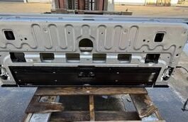 GMC Sierra 2500/3500/4500 Multi Pro Tailgate 2020-2025 STERLING METALLIC